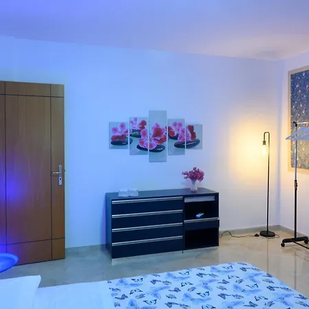 Acasamia * 曼杜里亚